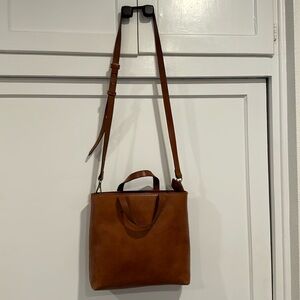 Madewell transport tote in English Saddle color, zip top size small